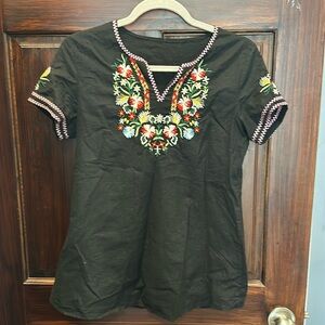 Lining texture embroidered blouses